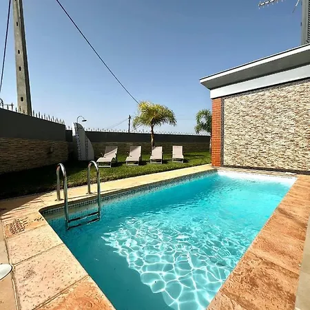 빌라 Funtastic With Pool