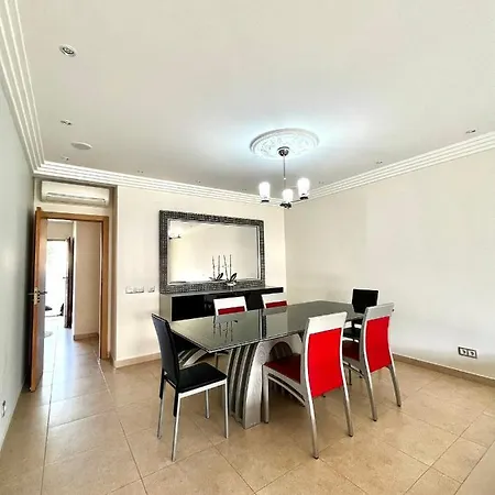 빌라 Funtastic With Pool